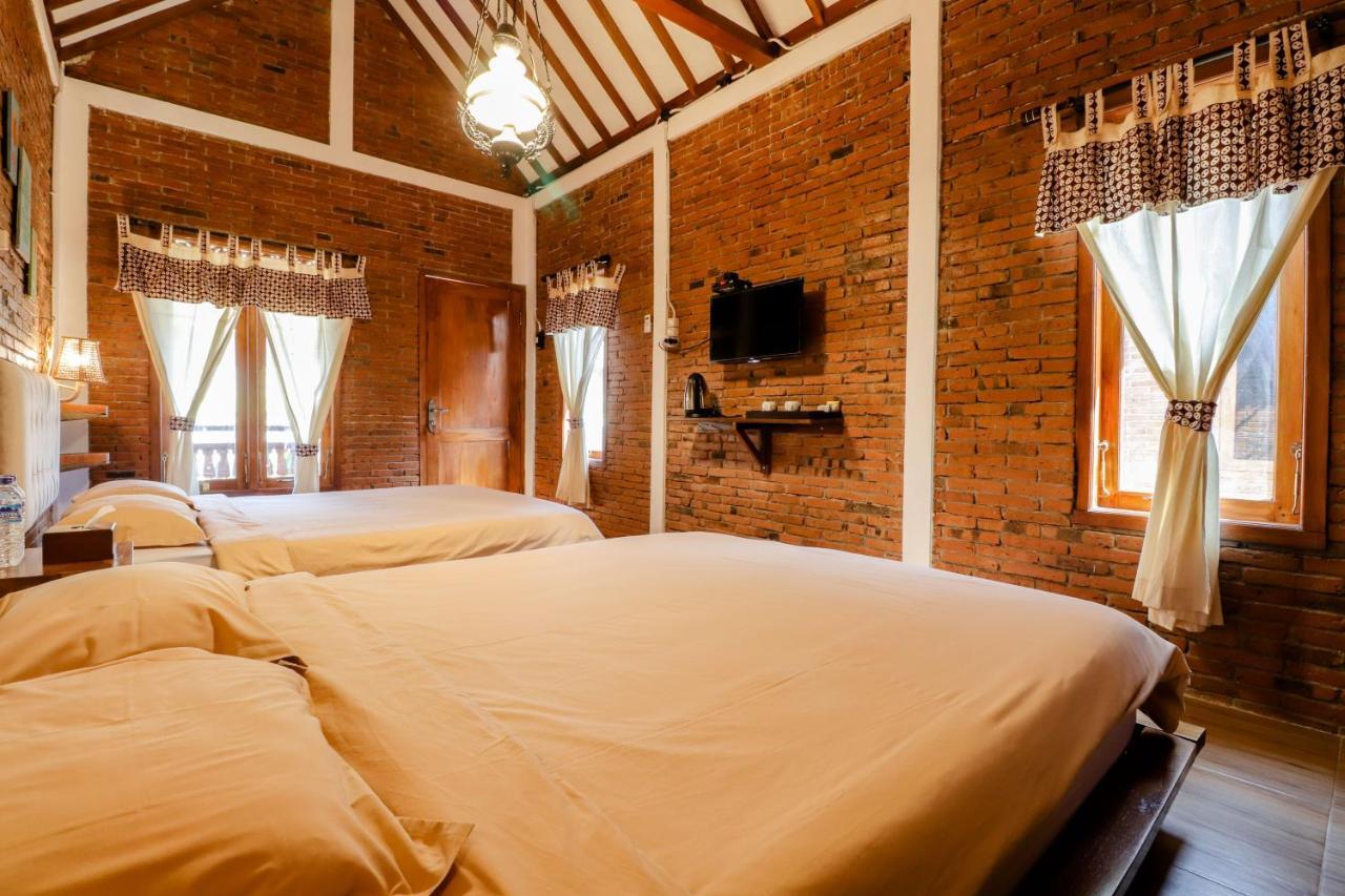 Omah Teras Bata Guesthouse Yogyakarta Exterior photo